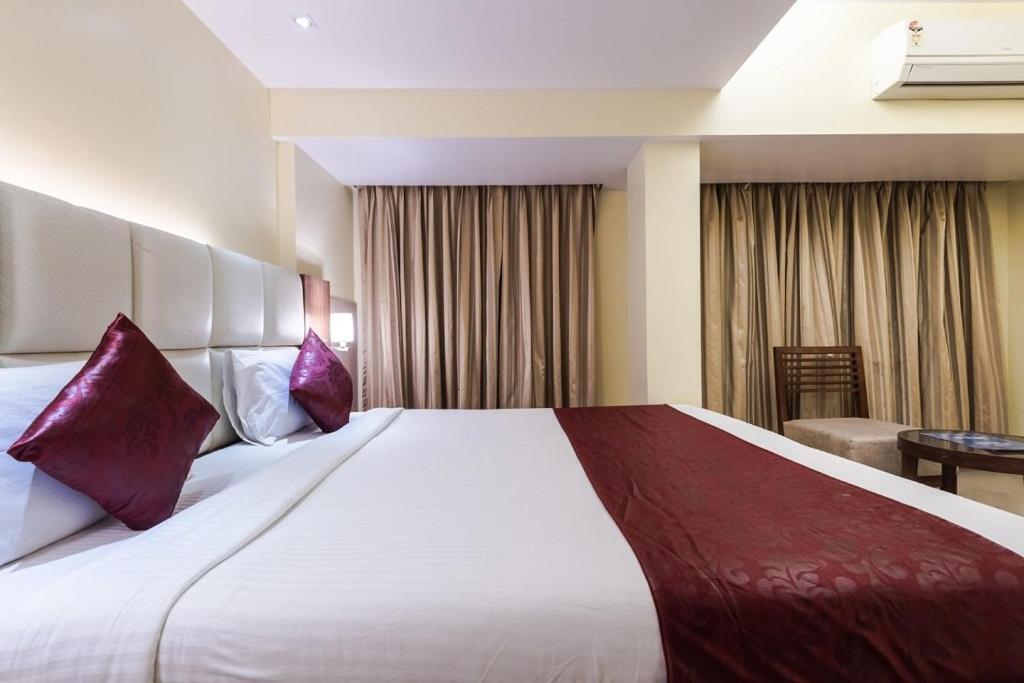 Hotel Aishwarya Residency นาวีมุมไบ ภายนอก รูปภาพ
