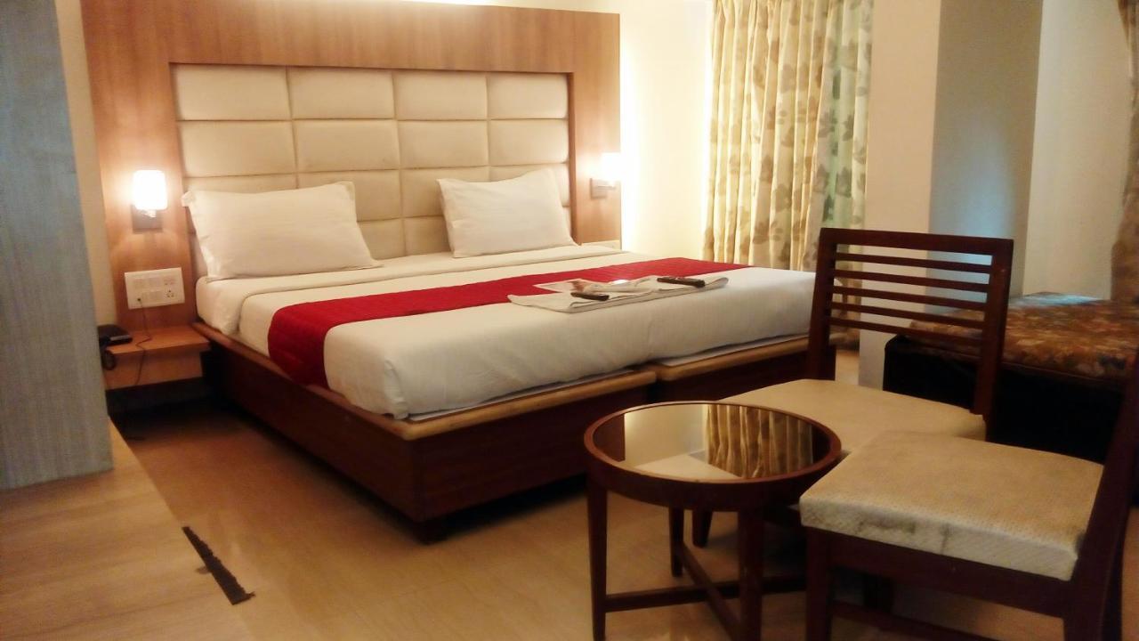 Hotel Aishwarya Residency นาวีมุมไบ ภายนอก รูปภาพ