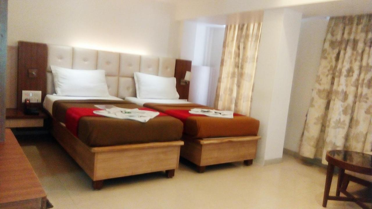 Hotel Aishwarya Residency นาวีมุมไบ ภายนอก รูปภาพ